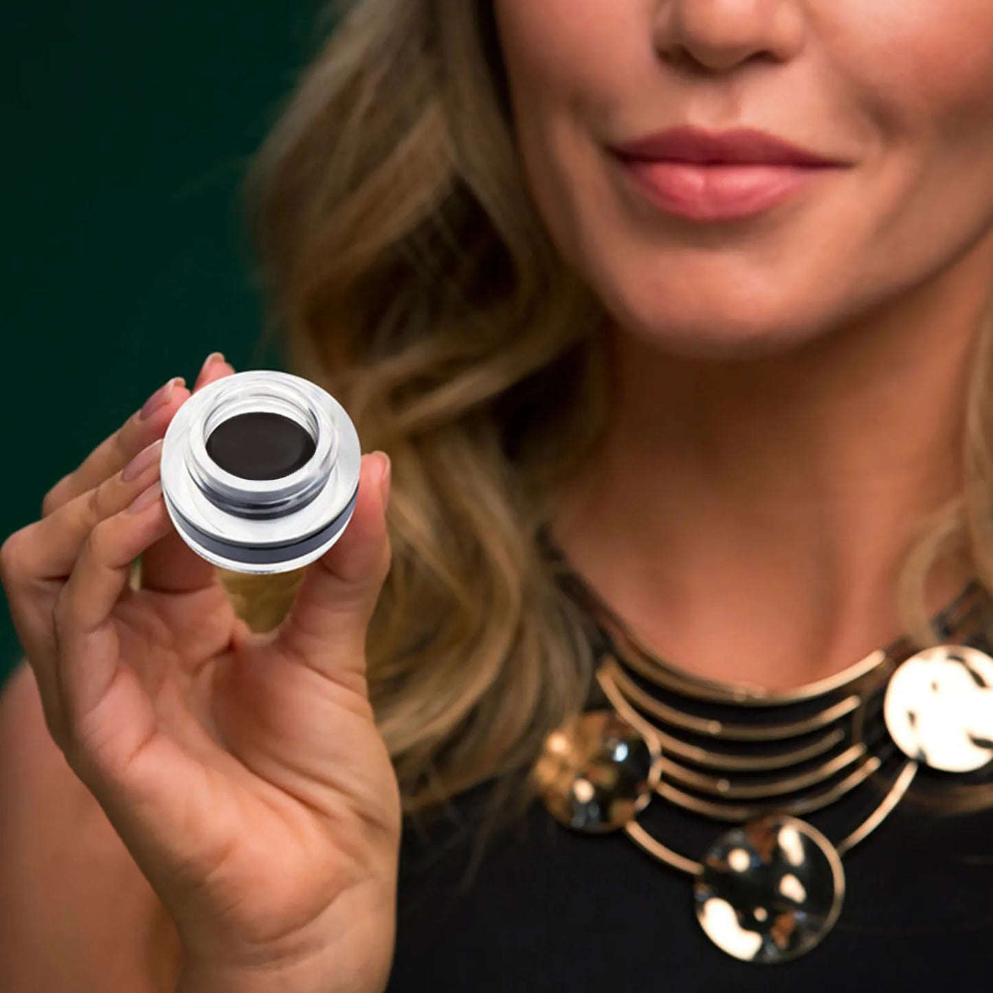 Glide & Go Stencil – Smudge-Proof Eyeliner Made Easy!